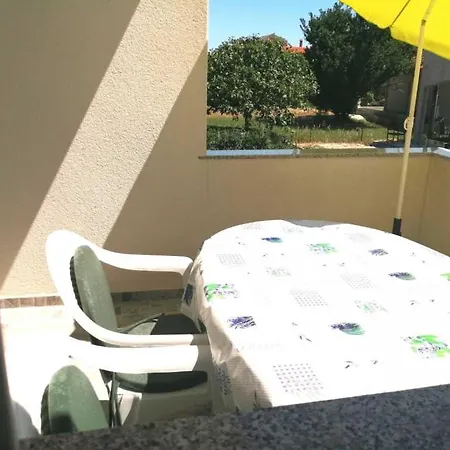 Apartamento Dora 2 *