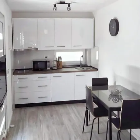 Apartman Dora 2 *